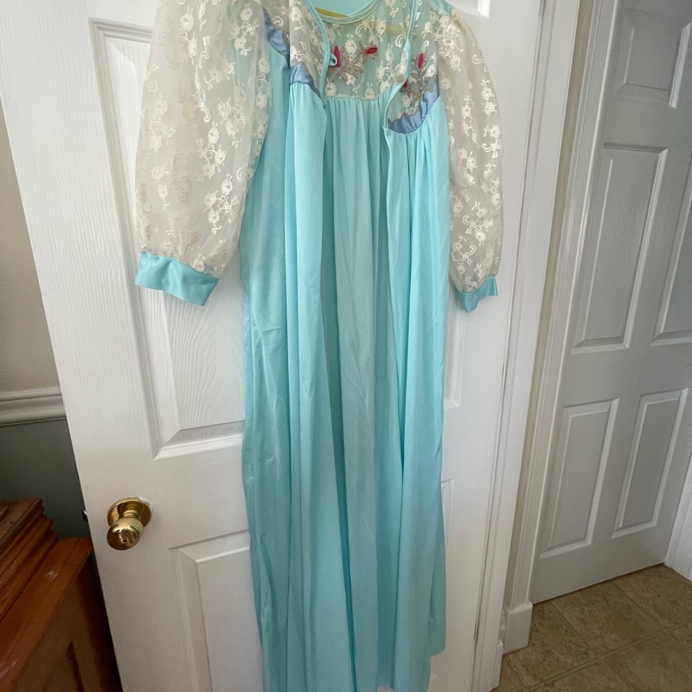 Elegant Blue Nightgown with Lace Sleeves ad cover up
